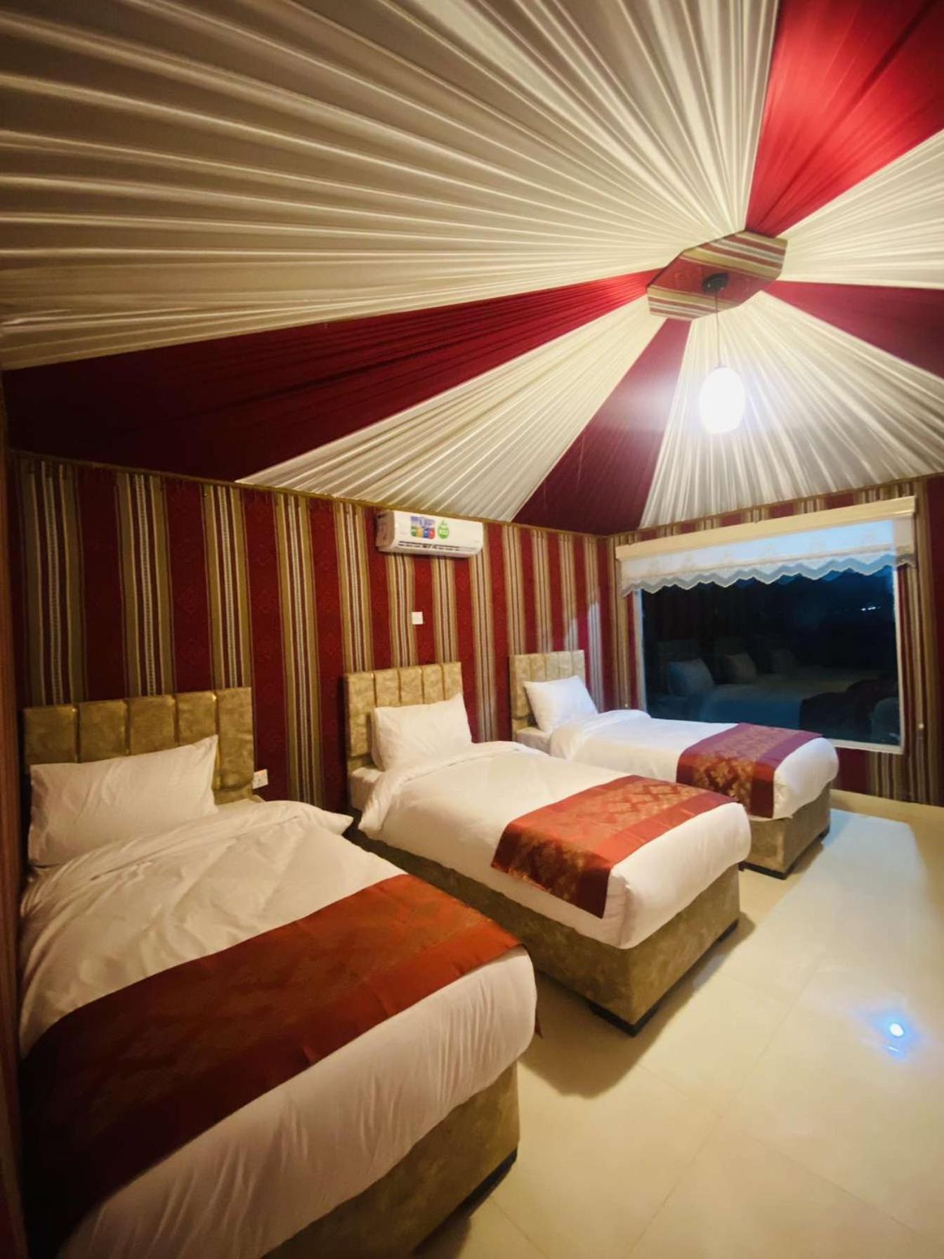 Wadi Rum Sky Camp Екстериор снимка