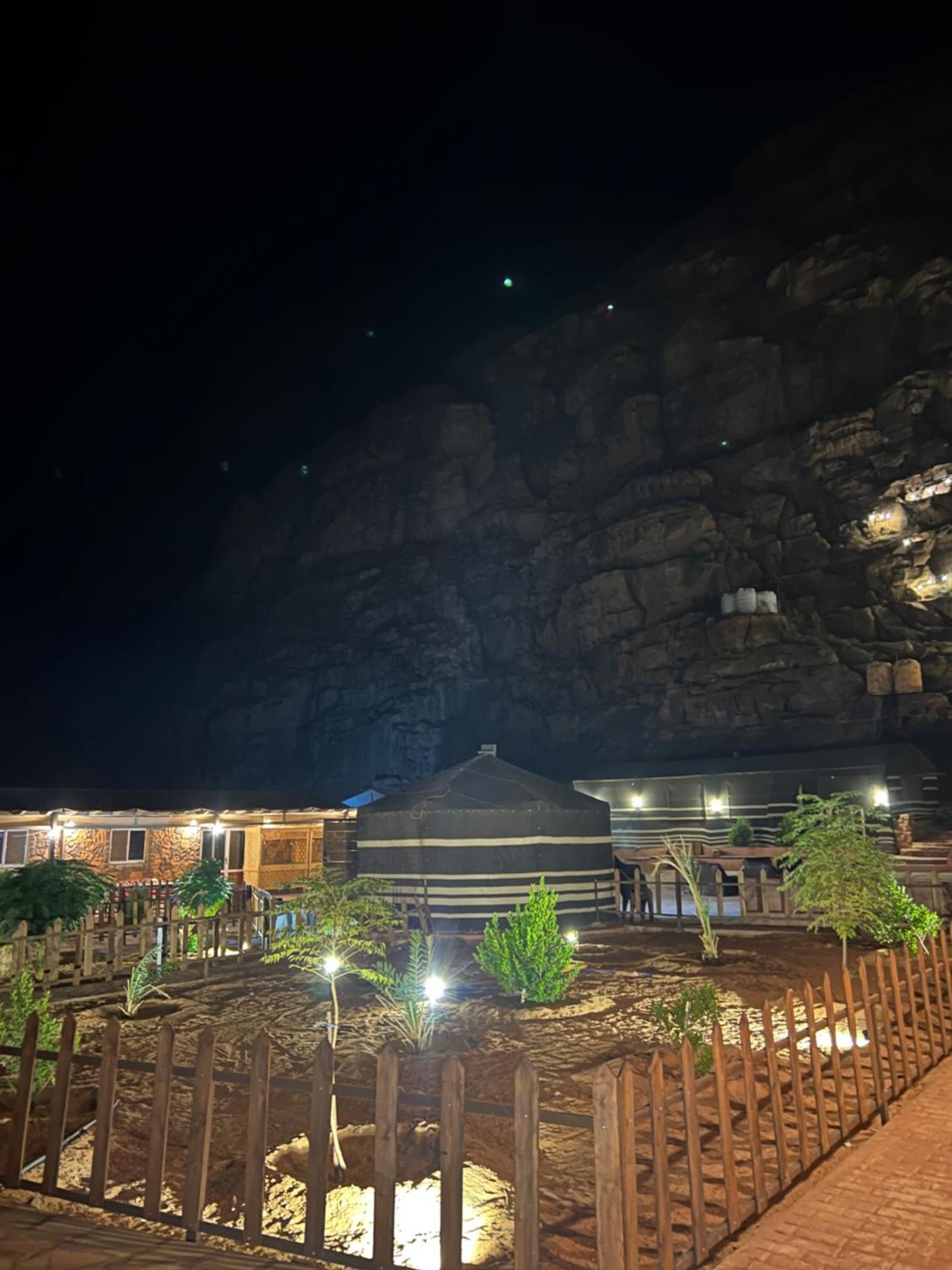 Wadi Rum Sky Camp Екстериор снимка