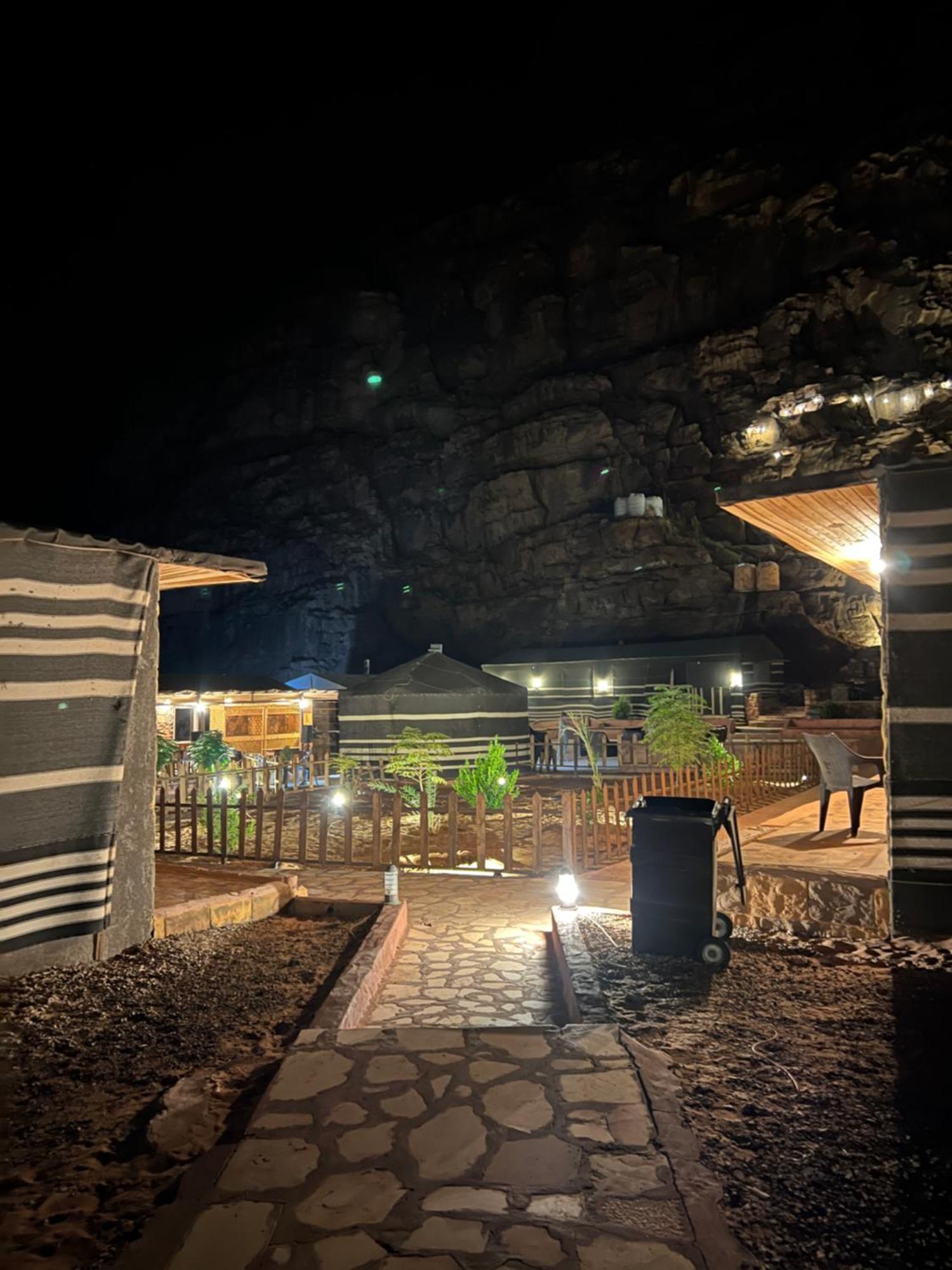 Wadi Rum Sky Camp Екстериор снимка