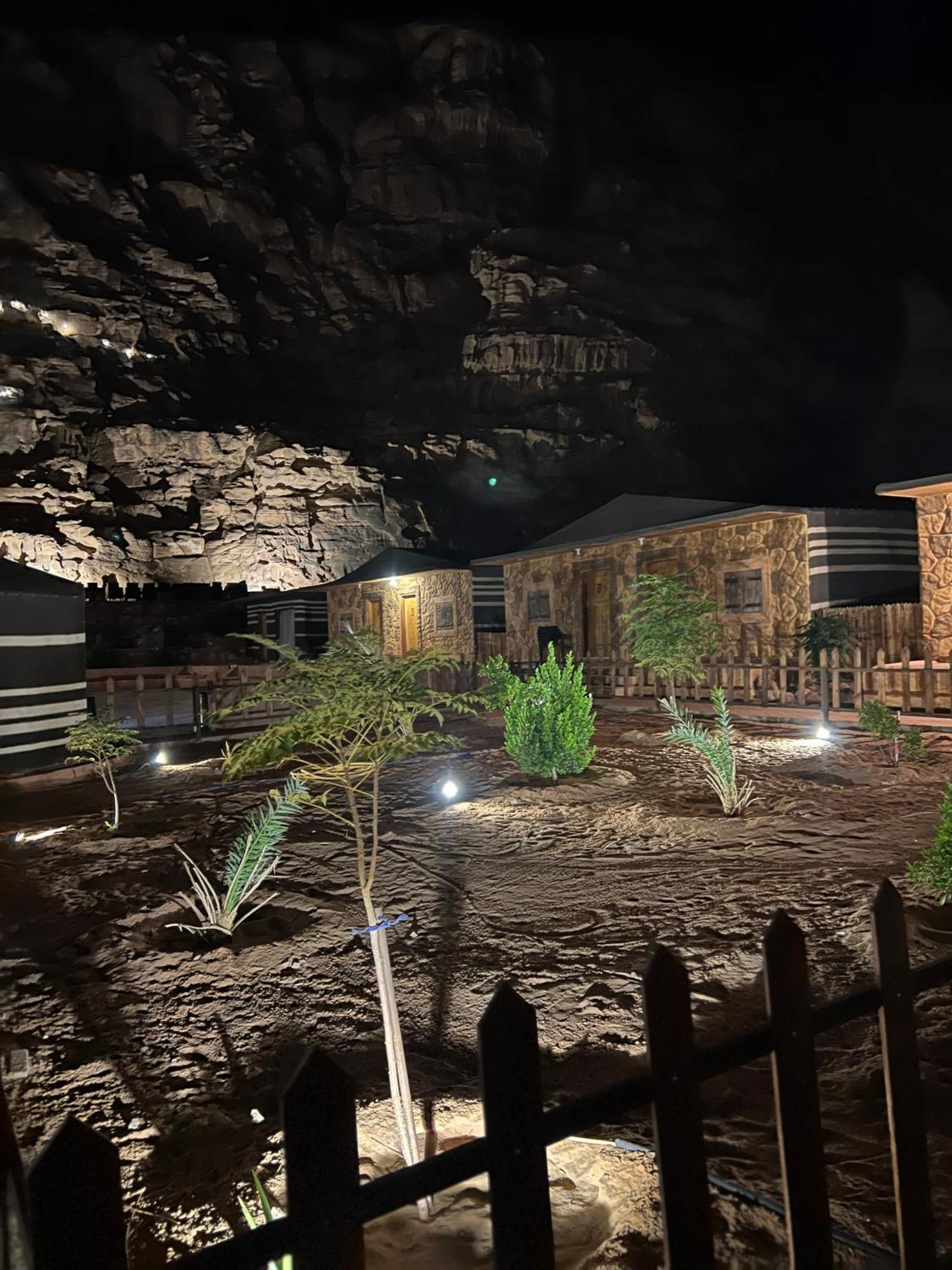 Wadi Rum Sky Camp Екстериор снимка
